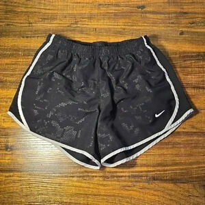 Nike shorts L